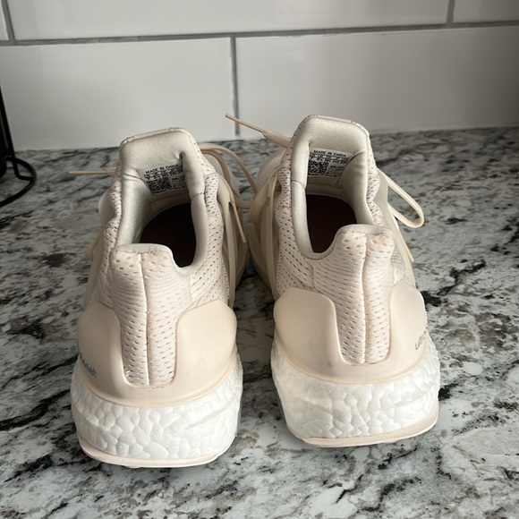Rare Adidas Ultraboost - Picture 4 of 8